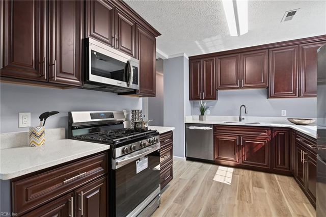 1922 Beall DR, Hampton, VA 23663