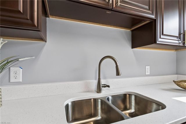 1922 Beall DR, Hampton, VA 23663