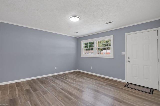 1922 Beall DR, Hampton, VA 23663
