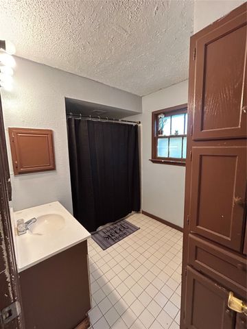 5629 Madge Place, Haltom City, TX 76117