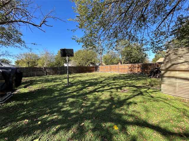5629 Madge Place, Haltom City, TX 76117