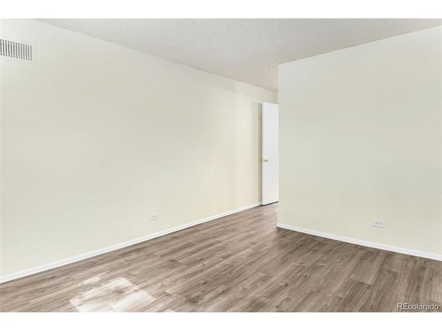 2375 S Linden Ct 201, Denver, CO 80222