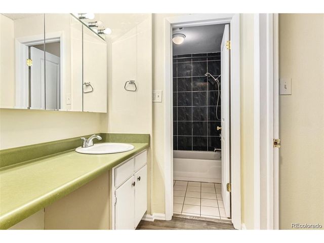 2375 S Linden Ct 201, Denver, CO 80222