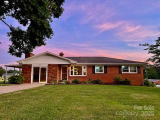 795 Monte Vista Road, Candler, NC 28715