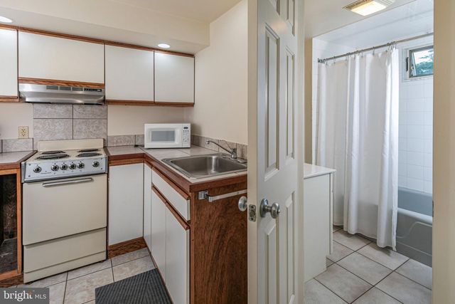6615 CHAPEL RD, New Hope, PA 18938