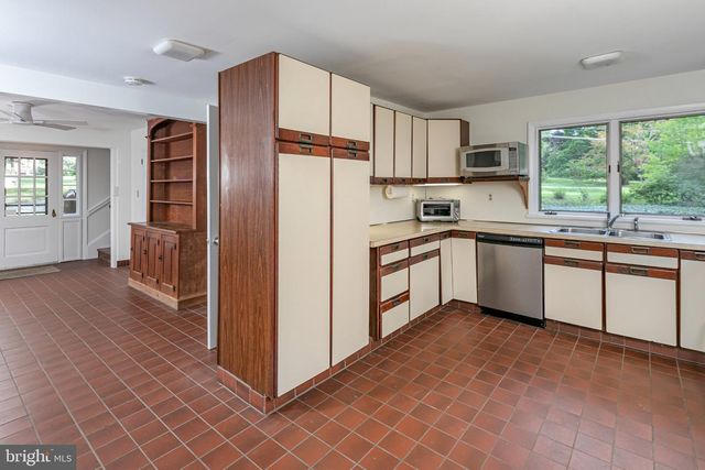 6615 CHAPEL RD, New Hope, PA 18938