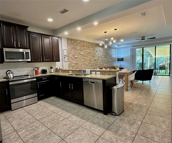 8111 ROSEVILLE BOULEVARD, Davenport, FL 33896