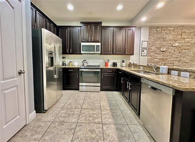 8111 ROSEVILLE BOULEVARD, Davenport, FL 33896