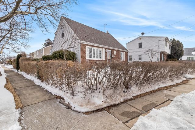 336 Herricks Road, Mineola, NY 11501