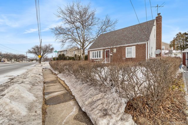 336 Herricks Road, Mineola, NY 11501