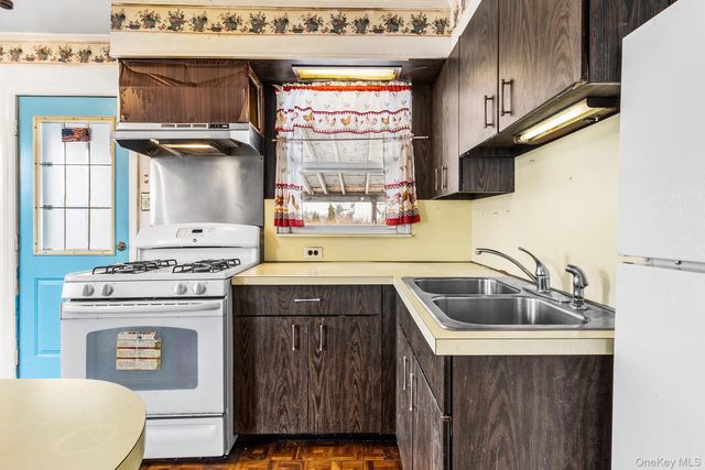 336 Herricks Road, Mineola, NY 11501