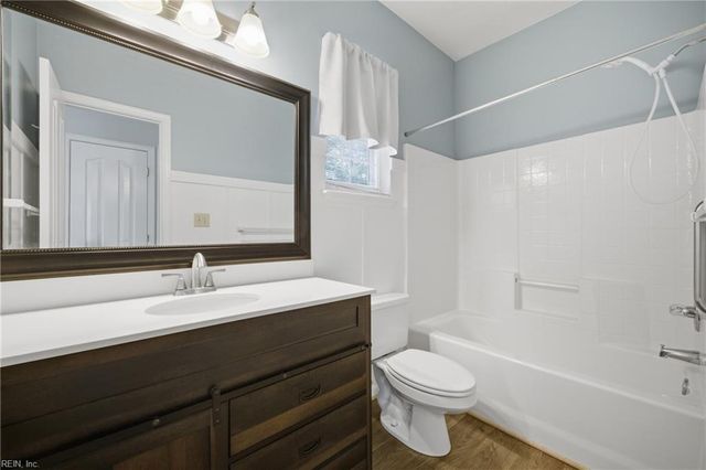 834 W Lake CIR, Chesapeake, VA 23322