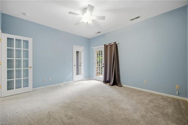 834 W Lake CIR, Chesapeake, VA 23322