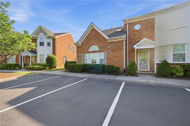 834 W Lake CIR, Chesapeake, VA 23322