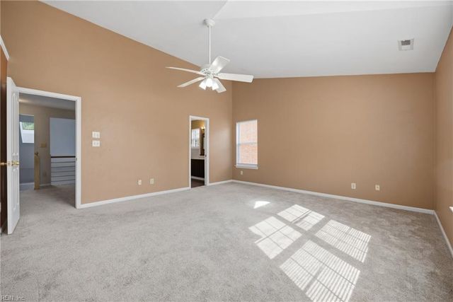 834 W Lake CIR, Chesapeake, VA 23322