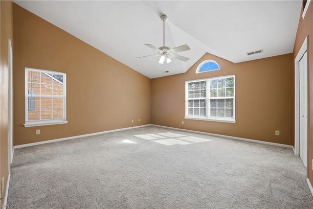 834 W Lake CIR, Chesapeake, VA 23322