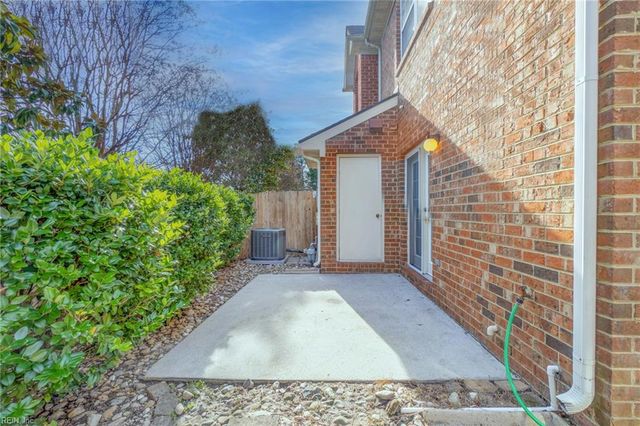 834 W Lake CIR, Chesapeake, VA 23322