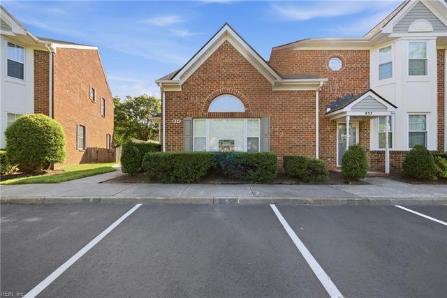 834 W Lake CIR, Chesapeake, VA 23322