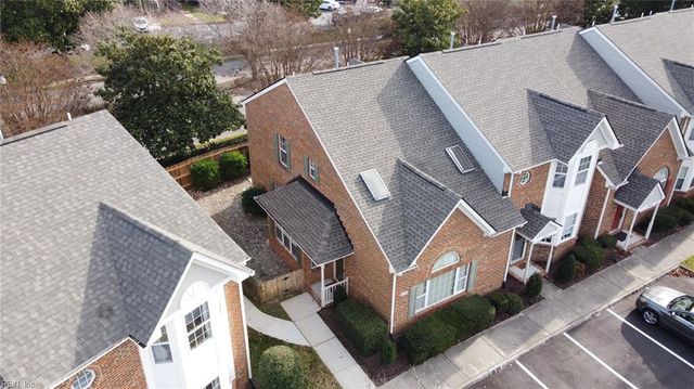 834 W Lake CIR, Chesapeake, VA 23322