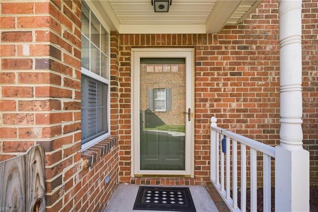 834 W Lake CIR, Chesapeake, VA 23322