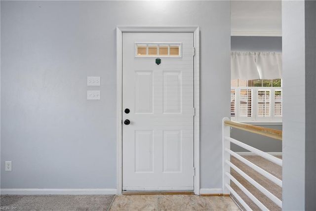 834 W Lake CIR, Chesapeake, VA 23322