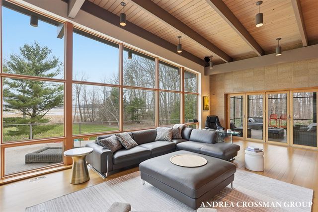 6465 Sandhill Lane, Fennville, MI 49408