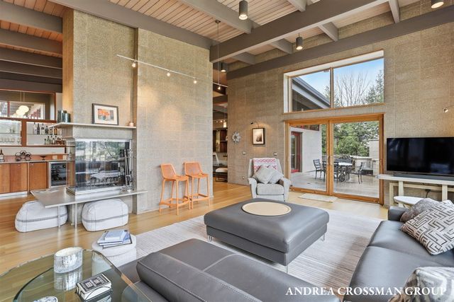 6465 Sandhill Lane, Fennville, MI 49408