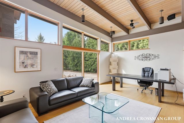 6465 Sandhill Lane, Fennville, MI 49408