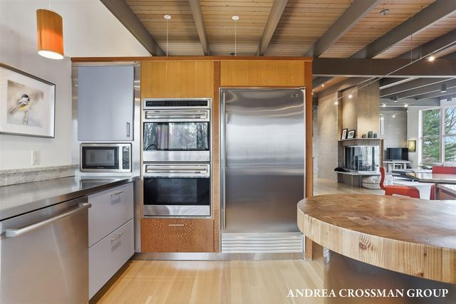 6465 Sandhill Lane, Fennville, MI 49408