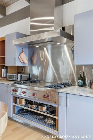 6465 Sandhill Lane, Fennville, MI 49408