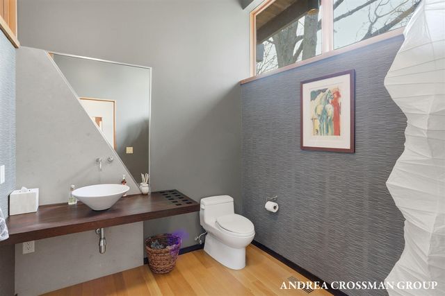 6465 Sandhill Lane, Fennville, MI 49408