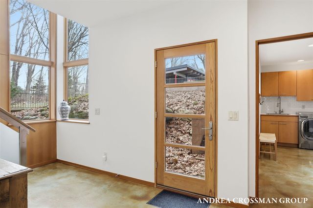 6465 Sandhill Lane, Fennville, MI 49408