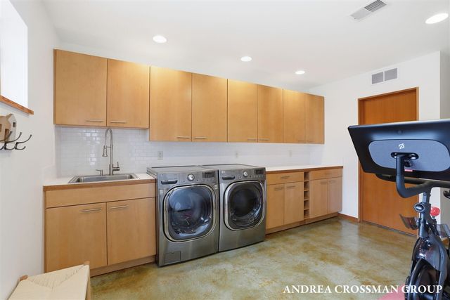 6465 Sandhill Lane, Fennville, MI 49408