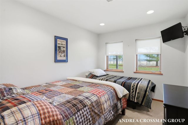 6465 Sandhill Lane, Fennville, MI 49408