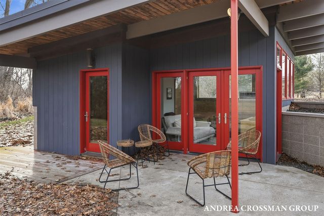 6465 Sandhill Lane, Fennville, MI 49408