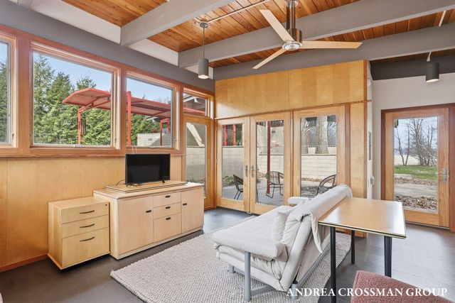 6465 Sandhill Lane, Fennville, MI 49408