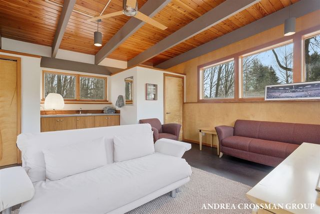 6465 Sandhill Lane, Fennville, MI 49408