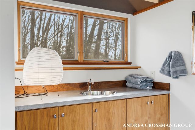 6465 Sandhill Lane, Fennville, MI 49408