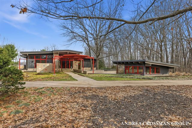 6465 Sandhill Lane, Fennville, MI 49408