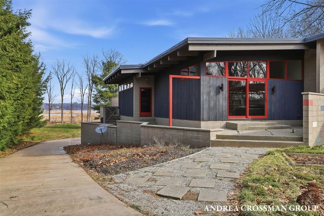 6465 Sandhill Lane, Fennville, MI 49408