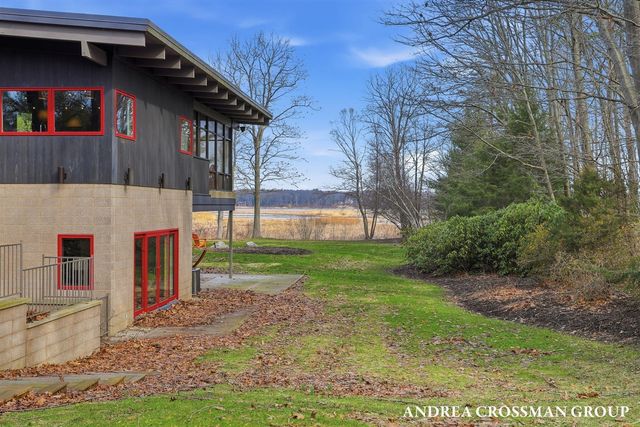 6465 Sandhill Lane, Fennville, MI 49408