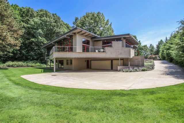 6465 Sandhill Lane, Fennville, MI 49408