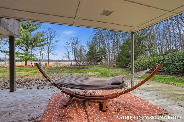 6465 Sandhill Lane, Fennville, MI 49408