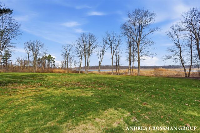 6465 Sandhill Lane, Fennville, MI 49408