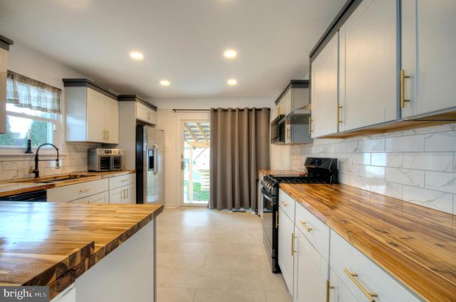 21 PEGASUS WAY, Sewell, NJ 08080