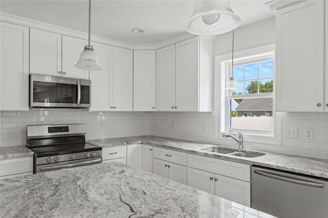54 Vespia Lane, South Kingstown, RI 02879