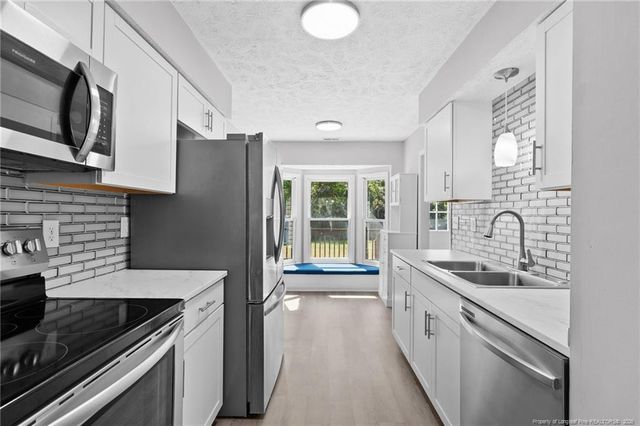 1114 WHISKERLAKE Drive, Fayetteville, NC 28312