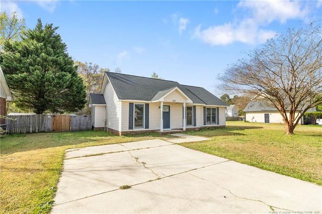 1114 WHISKERLAKE Drive, Fayetteville, NC 28312