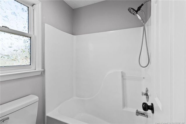 1114 WHISKERLAKE Drive, Fayetteville, NC 28312