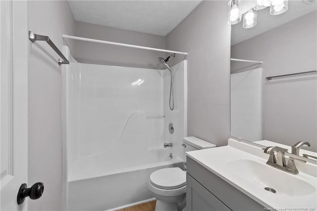 1114 WHISKERLAKE Drive, Fayetteville, NC 28312